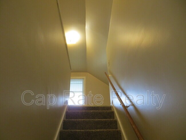 Building Photo - 469 S Waverly St