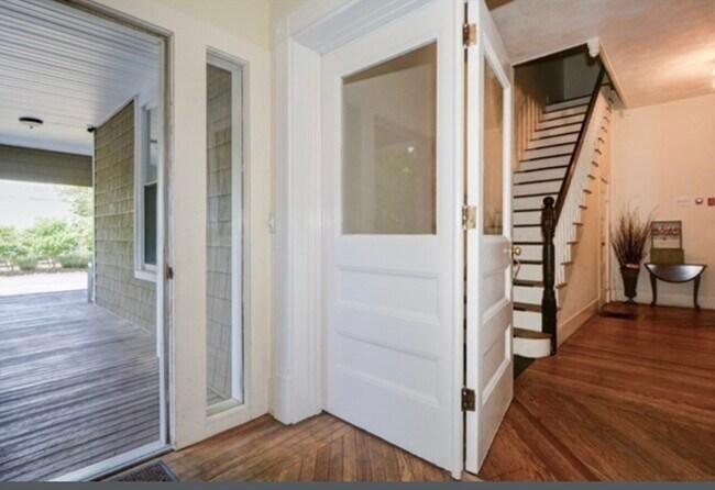 Building Photo - 37 Walnut Pl