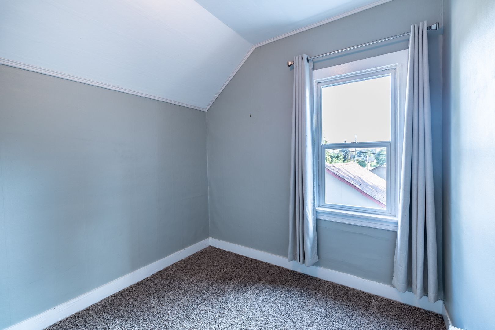 Building Photo - Cute Downtown 2 Bedroom House with Garage & Fenced Yard - Dogs Welcome