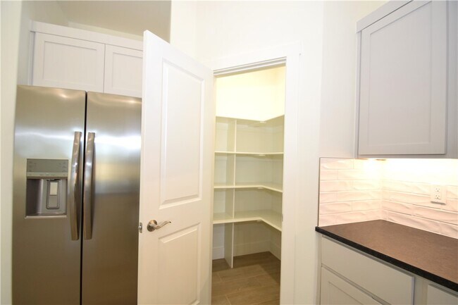 Building Photo - 401 Azurite Rd