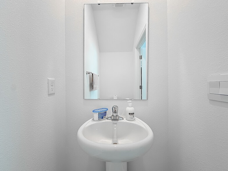 Building Photo - 53 Palmones St