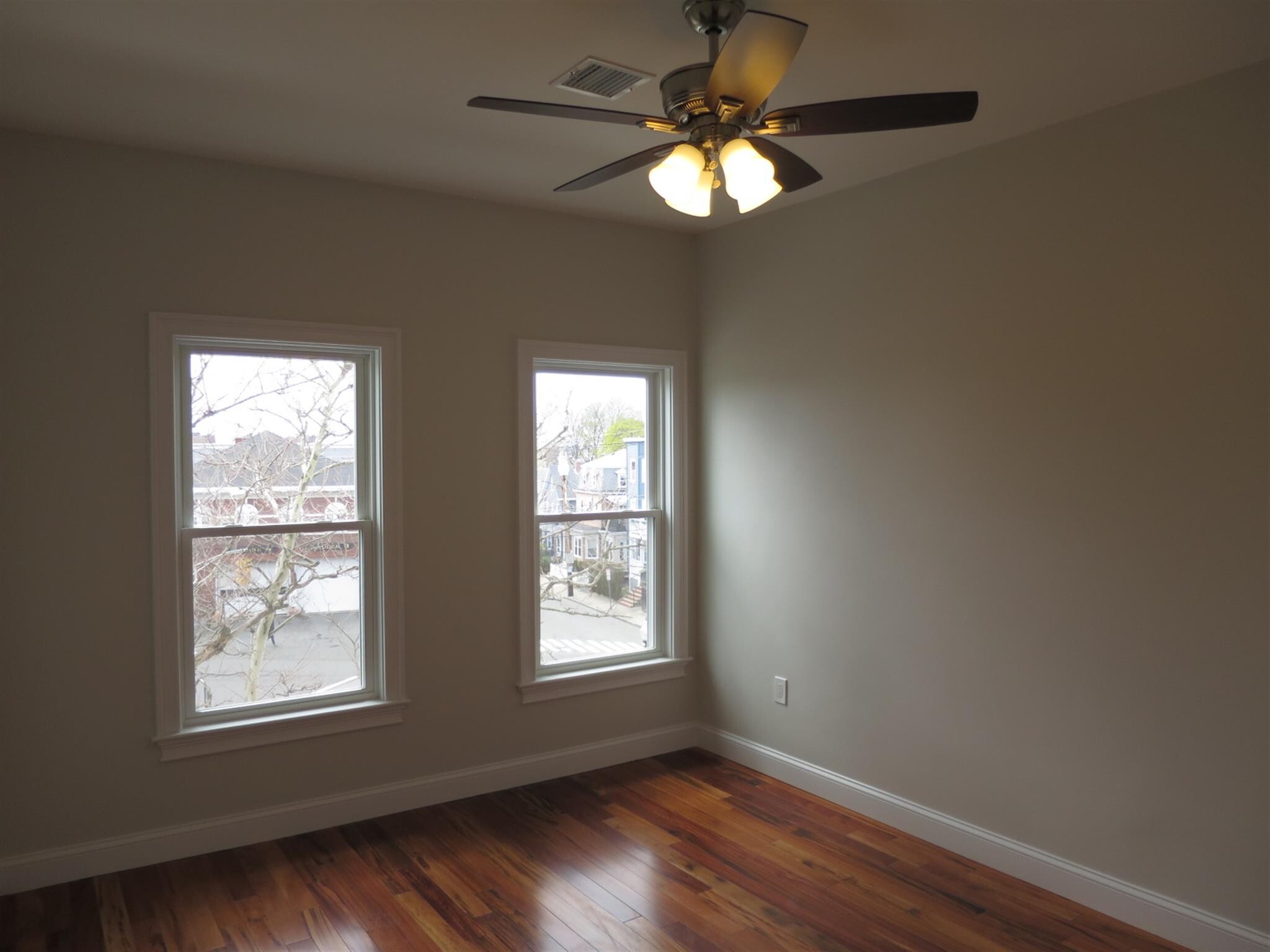 Building Photo - 1121 Broadway