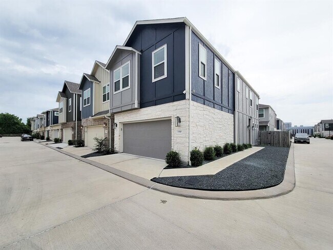 Building Photo - 1510 Lakeline Oak Dr