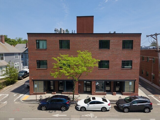 Building Photo - 632 Centre St
