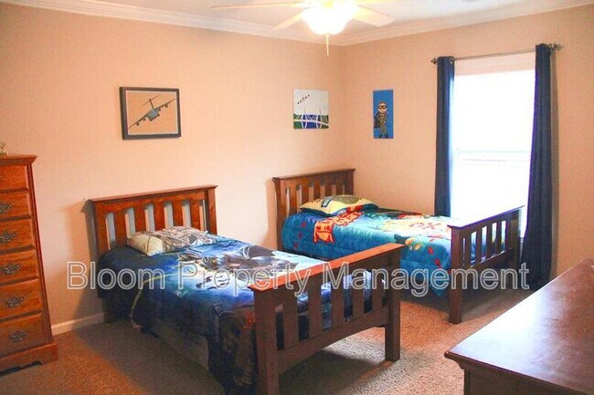 Building Photo - 5432 Kings River Dr