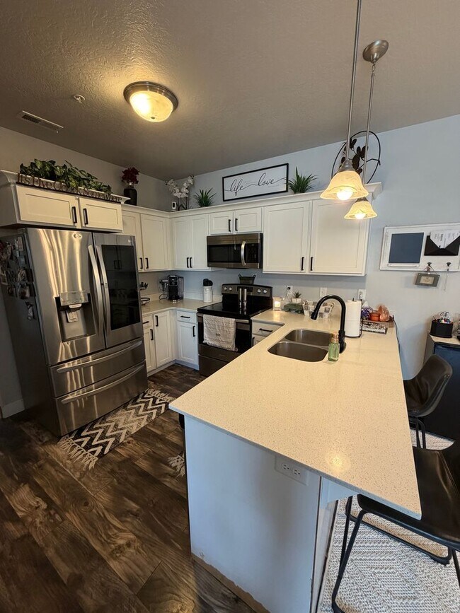 Building Photo - Beautiful 3-Bedroom Condo in Herriman! (Dog-Friendly)