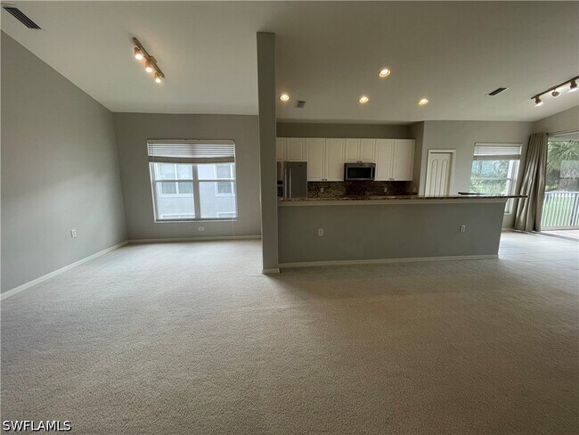 Building Photo - 1945 Crestview Way