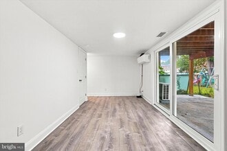 Building Photo - 7813 Midis Pl