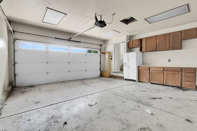Building Photo - $2,720.95 - 4 bed, 2 bath, located in Aurora with attached Garage and In Unit Washer and Dryer!