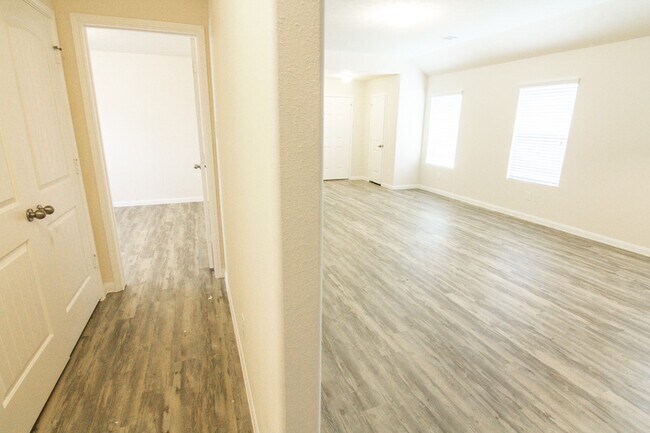 Building Photo - 973 River Sage Ct