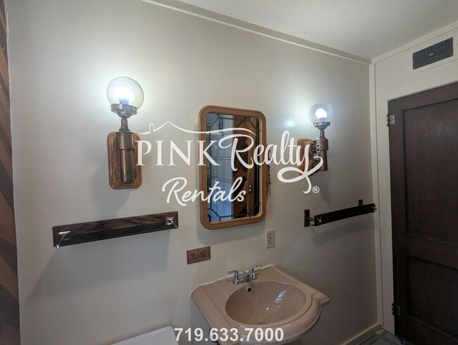 Building Photo - 554 Asbury Pl