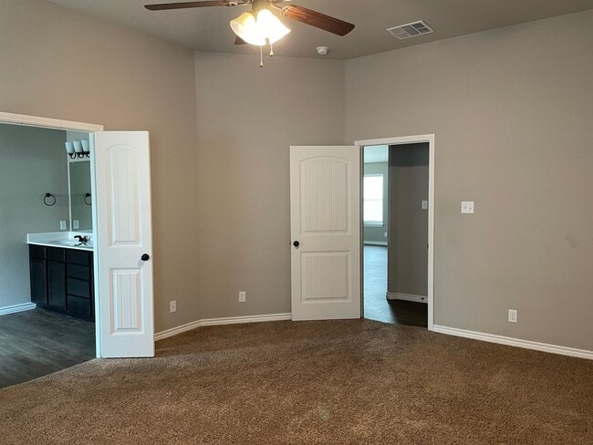 Building Photo - Available Now | Beautiful Single-Story 4 Bed, 2.5 Bath | Covered Patio | Close to Fort Cavazos | ...