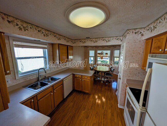 Building Photo - Avon Home with Vaulted Ceilings, Gas Firep...