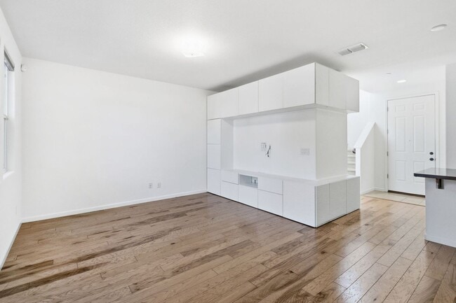 Building Photo - Impeccable 3 bedroom house in Davis Mace Ranch