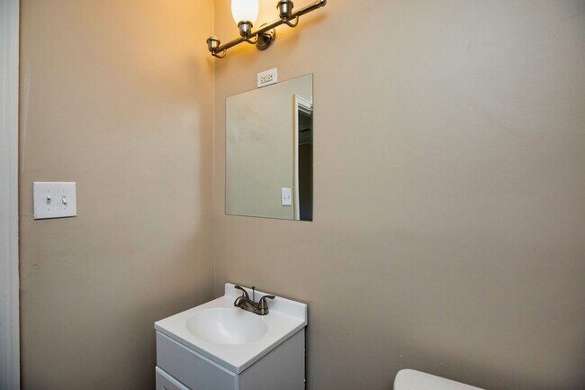 Building Photo - ** 3 bed 2 bath located in Dalraida **Call...