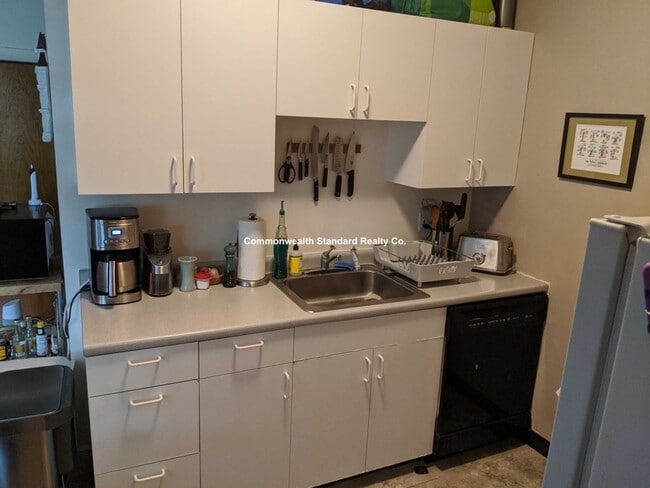 Building Photo - 199 Winthrop Rd