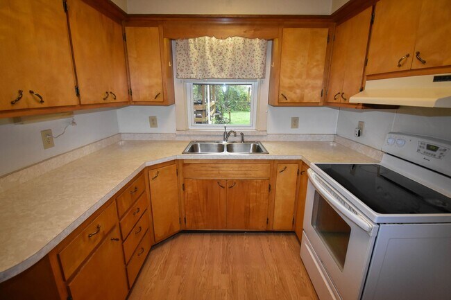 Building Photo - Large Home in Loganton with 1 Car Garage!