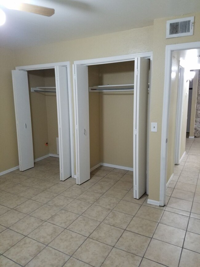Building Photo - 2 Bedroom, 1.5 Bathroom 1st Floor Condo wi...