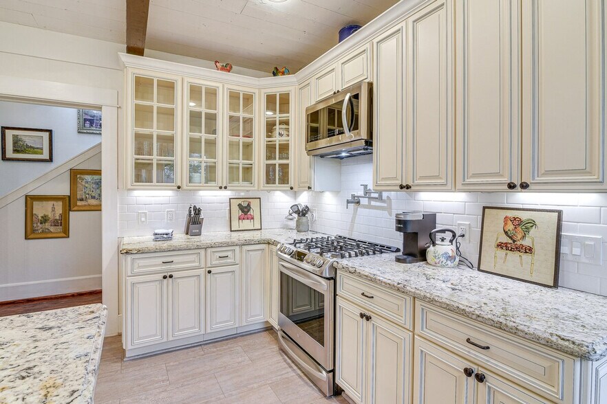 Building Photo - 5313 Palm Dr
