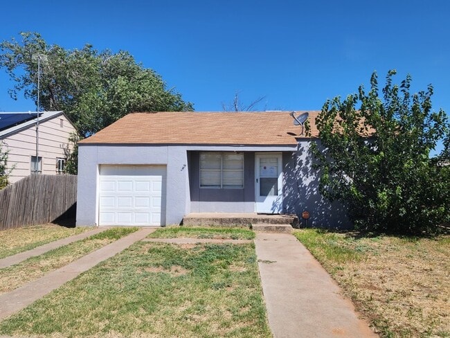 Primary Photo - 2 bed 1 bath home, 1 car garage
