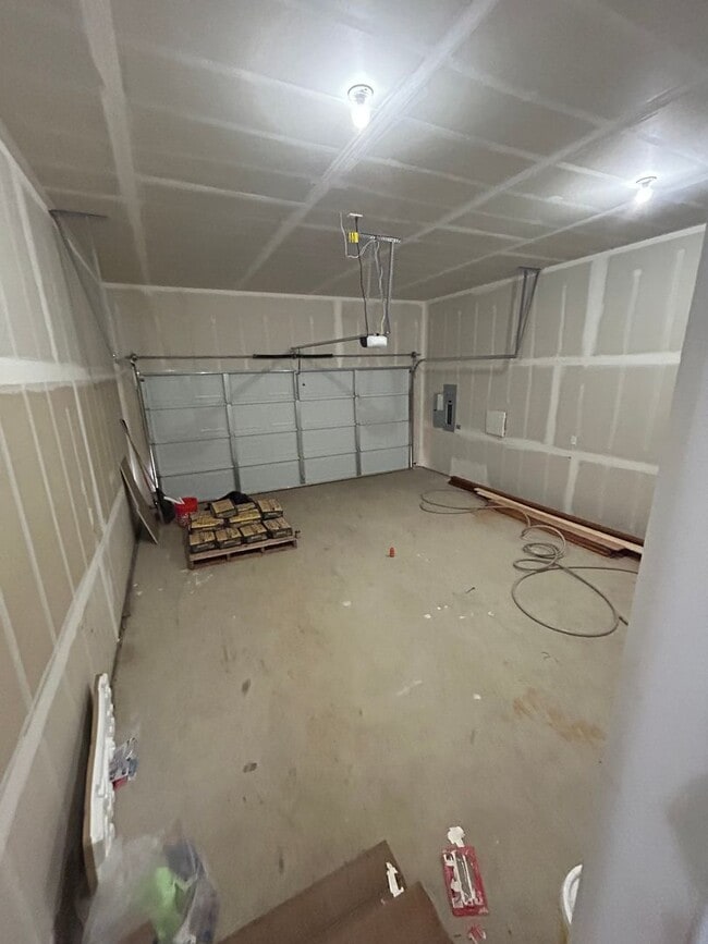 Building Photo - Beautifully Furnished Brand New 5 Bedroom ...