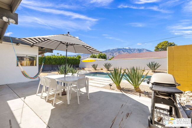 Building Photo - 2267 N San Antonio Rd