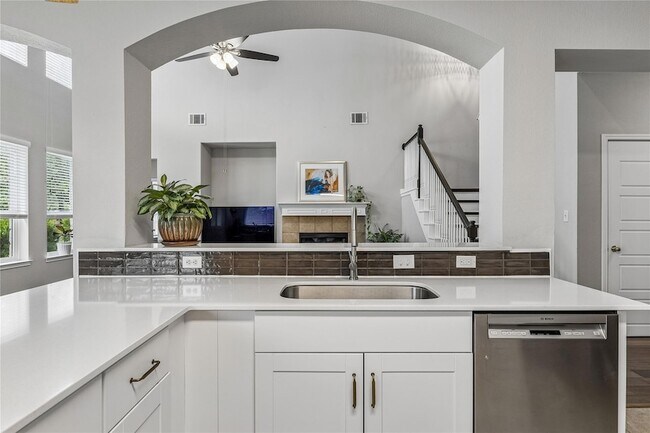 Building Photo - 1705 Chula Vista Dr