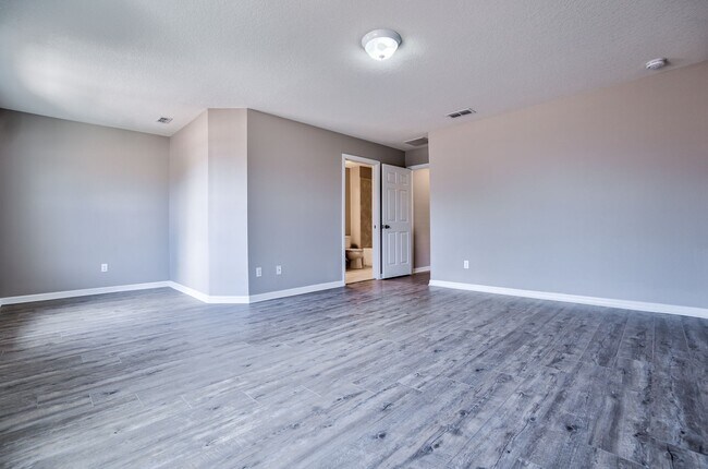 Building Photo - Beautiful 3/3 w/ 2 Car Garage in Gated Vil...