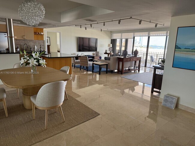 Building Photo - 3 Grove Isle Dr