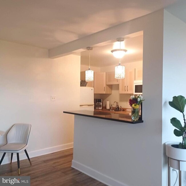 Building Photo - 3705 S George Mason Dr