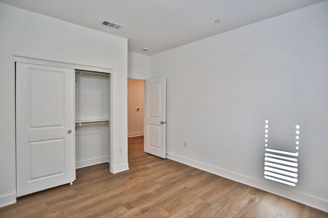 Building Photo - 5 Bedroom SFR in Irvine