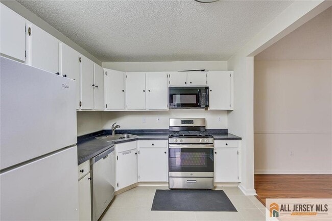 Building Photo - 69 Amberly Ct