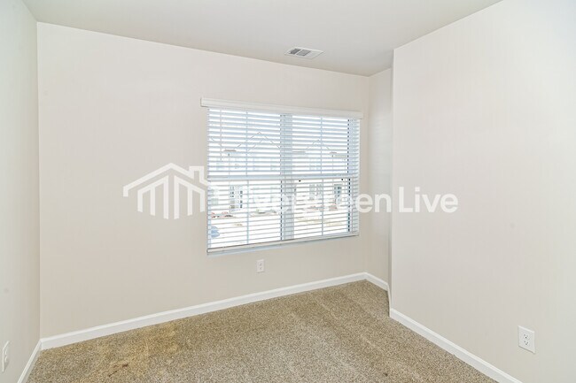 Building Photo - 930 Hamilton Cross Dr