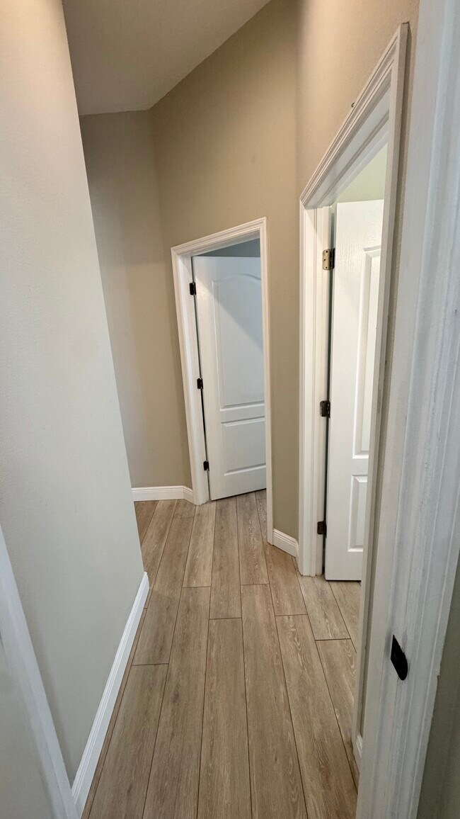 Building Photo - 480 Bridle Path Way