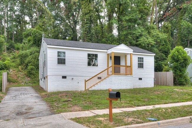 Building Photo - 655 Seymour Dr