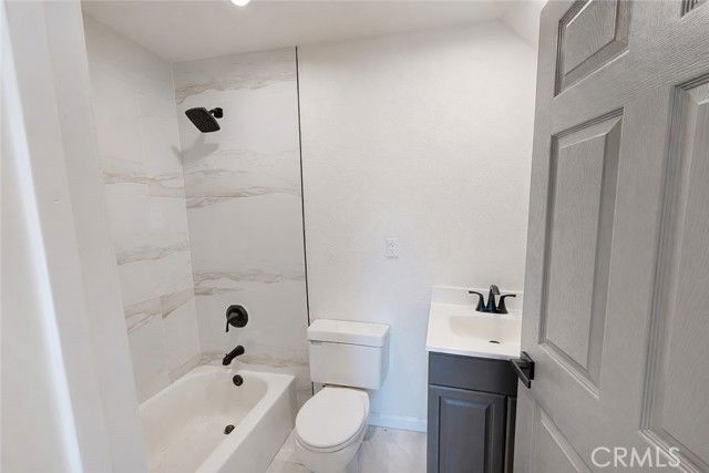 Building Photo - 5637 E Palmdale Blvd