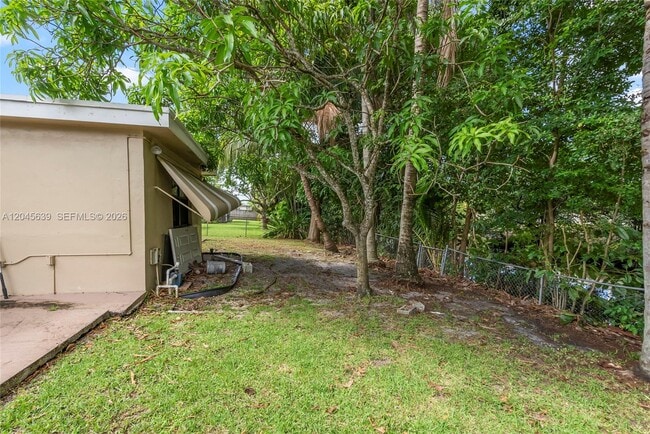 Building Photo - 5081 SW 95th Ave