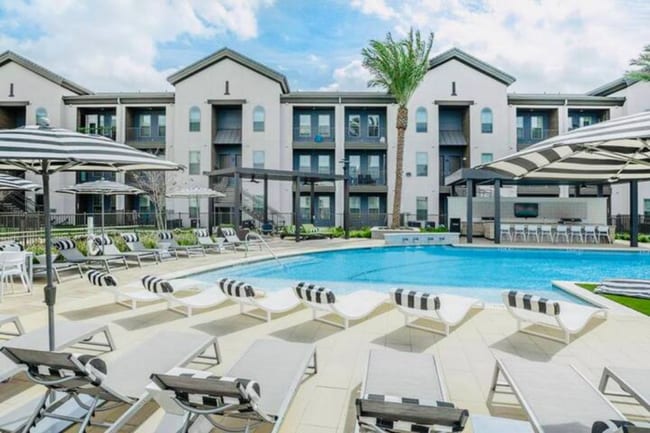 Building Photo - 698 Basilica Bay Dr