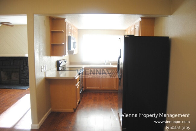 Building Photo - Fair Oaks Condo