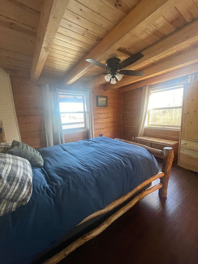 Building Photo - Amazing custom built Alaskan Log home acro...