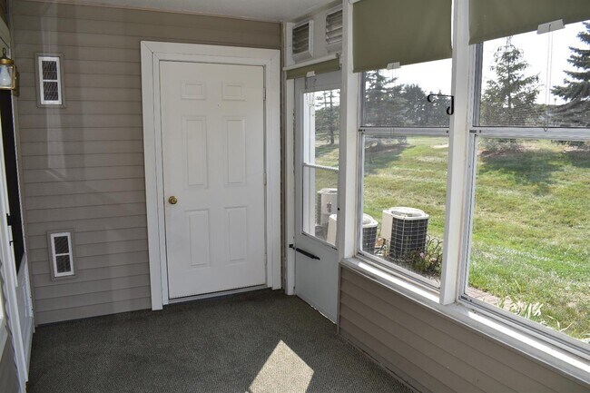 Building Photo - 1462 Millbrook Trail