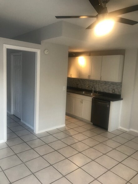 Building Photo - 404 Armada Rd S