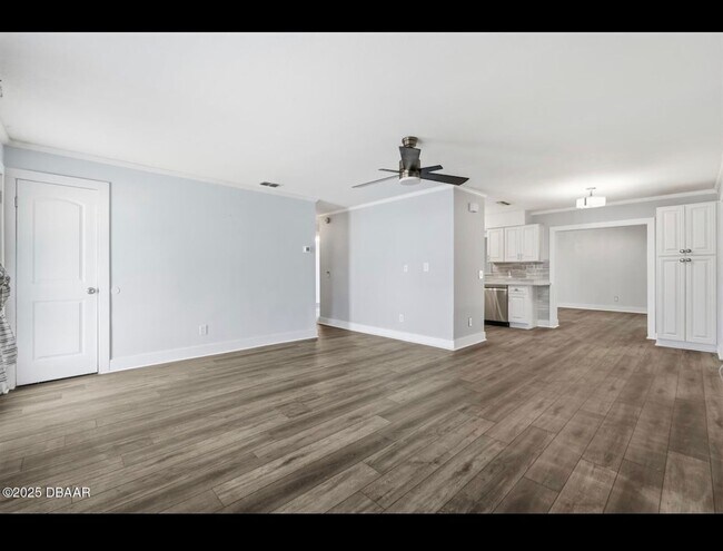 Building Photo - 3 Bedroom with Florida Room and Shed Available Now - Daytona Beach