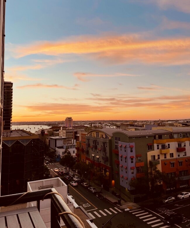 Building Photo - 425 W Beech St