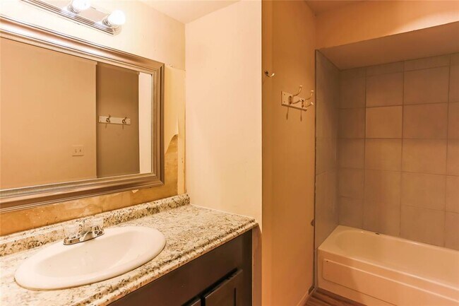 Building Photo - 9901 Sharpcrest St