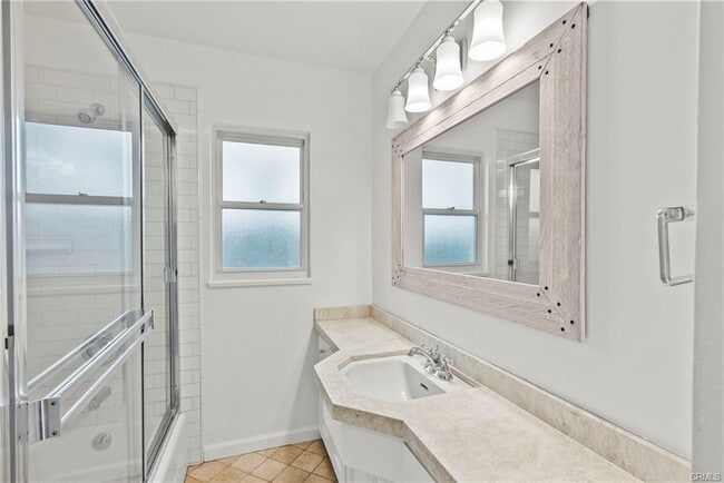 Building Photo - 1056 E Orange Grove Ave