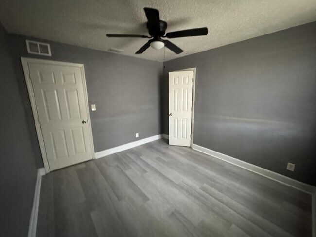 Building Photo - 4114 Moncrief Rd