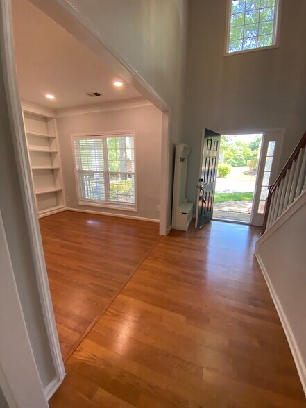 Building Photo - 10102 Glenburn Ln