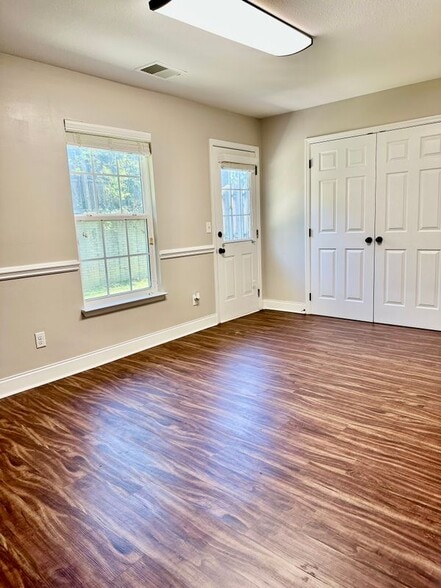 Building Photo - 1114 Maple Tree Ln