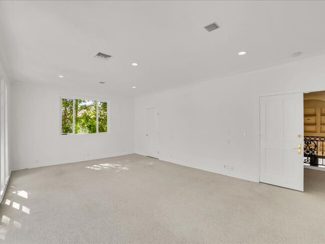 Building Photo - 9654 Wendover Dr